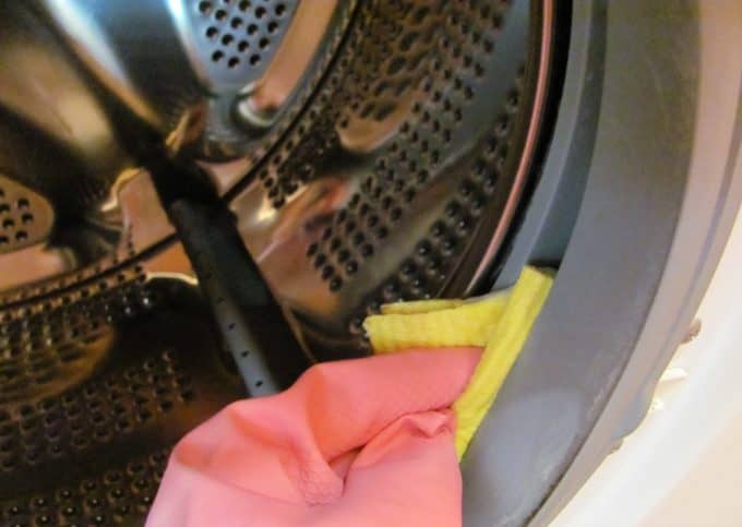 Як очистити пральну машину від цвілі: інструкція, кошти