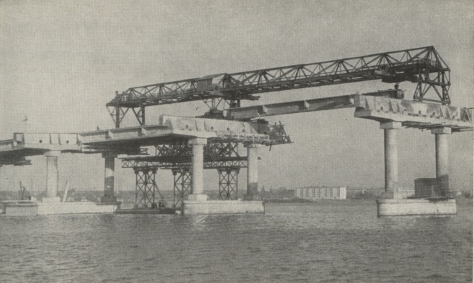 Монтаж прогонових будов моста в місті Дніпро