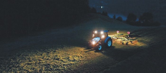 Система освітлення трактора — різновиди фар, асортимент