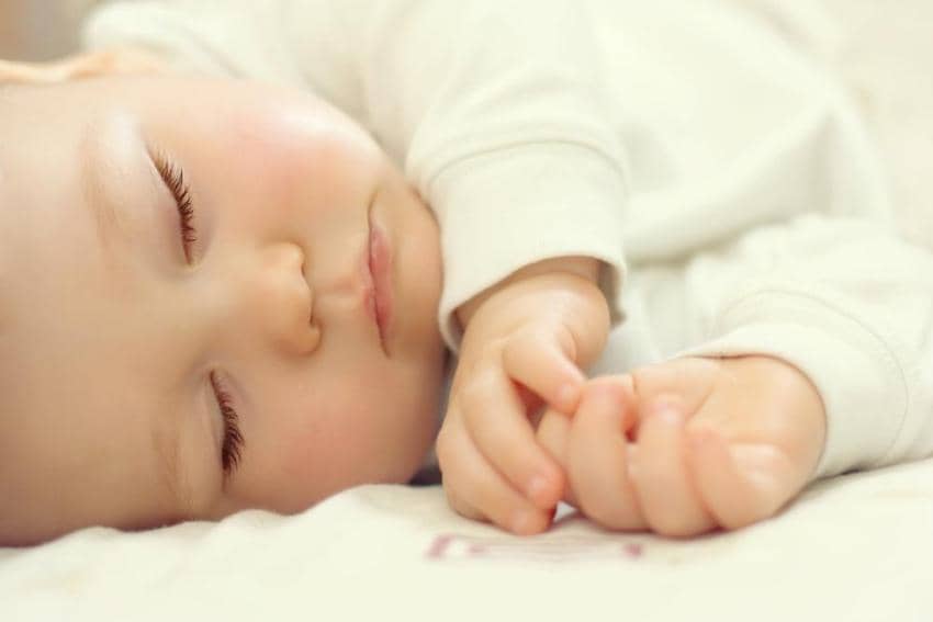 Чим важливий сон для малюка