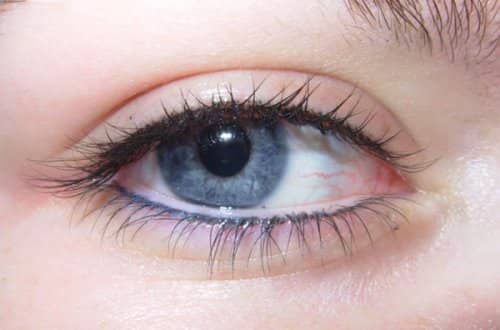 Виконання перманентного макіяжу очей з виділенням райдужної оболонки