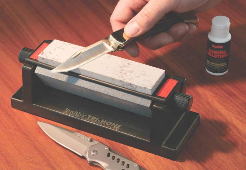 Як правильно заточити ножі точильним бруском