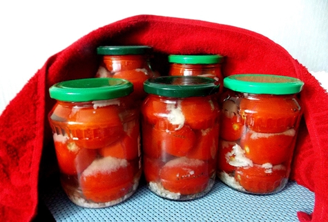 Рецепт маринування і соління помідорів по болгарськи на зиму