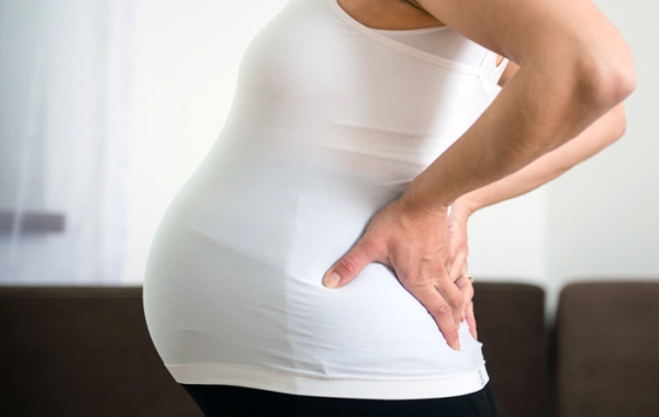Болі в куприку при вагітності на ранніх і пізніх термінах: чому і що робити