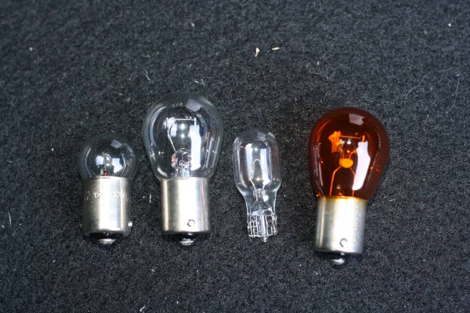 Лампи заднього ліхтаря Лада Гранта ліфтбек — P21W, PY21W,R10W і W16W підбір і заміна ламп