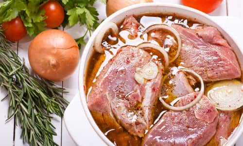 Як замаринувати мясо для шашлику: у чому маринувати, рецепти маринування