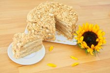 Торт зі згущеним молоком – 10 швидких і смачних рецептів