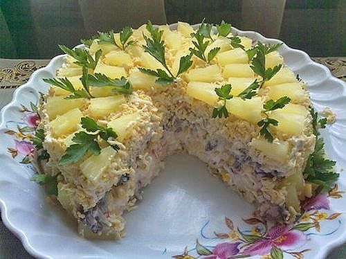 Салат з ананасом і куркою. 6 дуже смачних рецептів