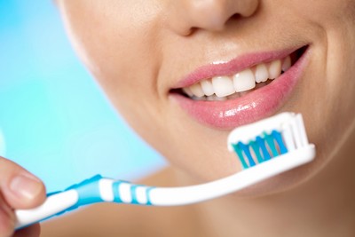 Зубна паста для відбілювання зубів: рейтинг кращих, тайська абразивна, ополіскувач Colgate, найефективніша, з вугіллям