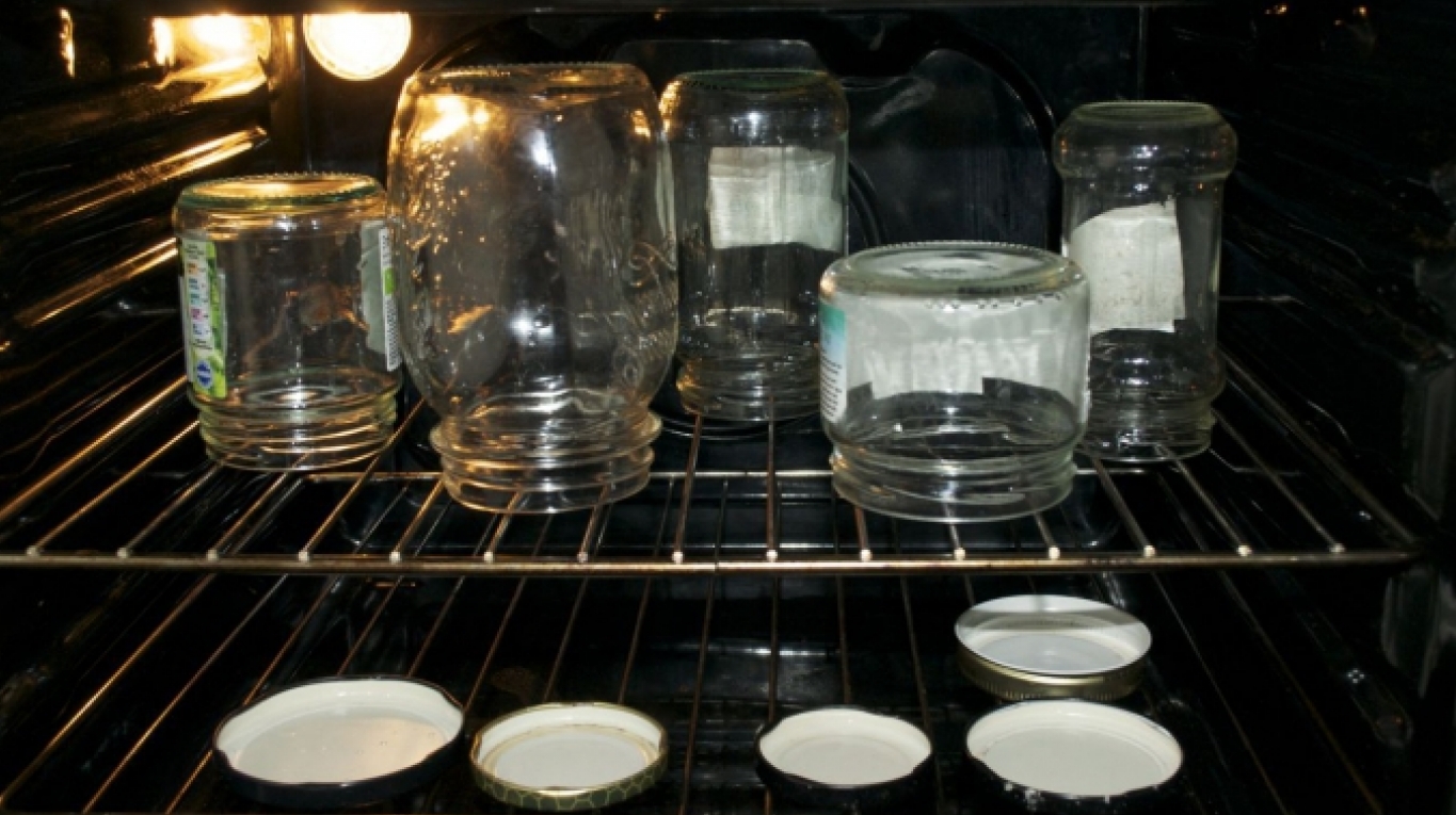 Як стерилізувати банки в духовці і мікрохвильовій печі