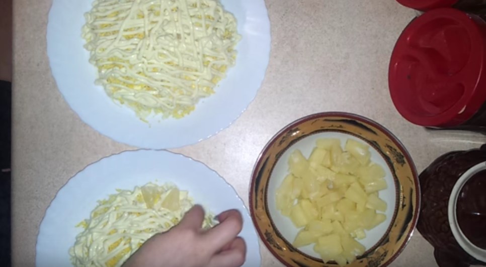 Салат з ананасом і куркою. 6 дуже смачних рецептів