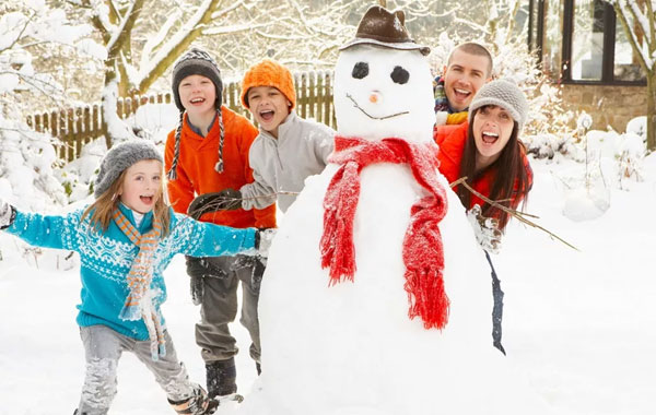 7 незвичайних зимових розваг на вулиці для дорослих і дітей