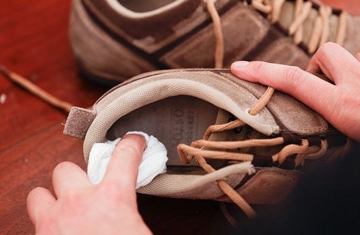 Як позбавитися від запаху взуття? Розповім швидкий спосіб від неприємного запаху в домашніх умовах