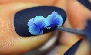 Майстер класи виконання малюнка орхідеї на нігтях: малювання квітів покроково