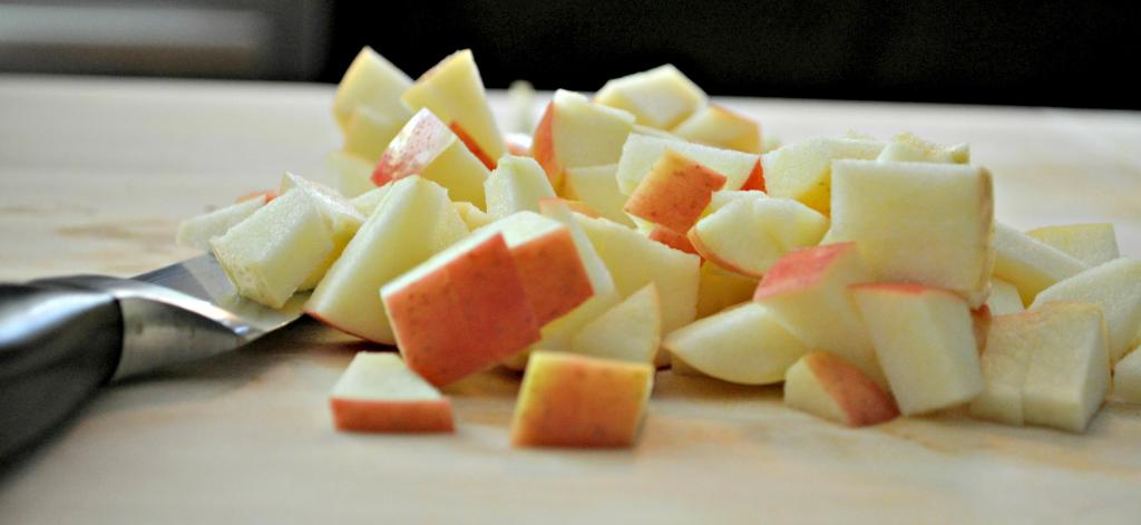 Пиріг з яблуками і родзинками: рецепт і спосіб приготування