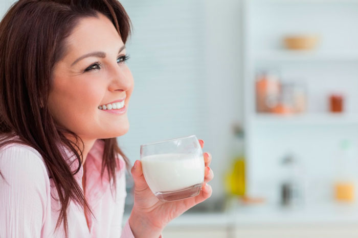 Чим кисле молоко відрізняється від кефіру і ряжанки: користь продуктів