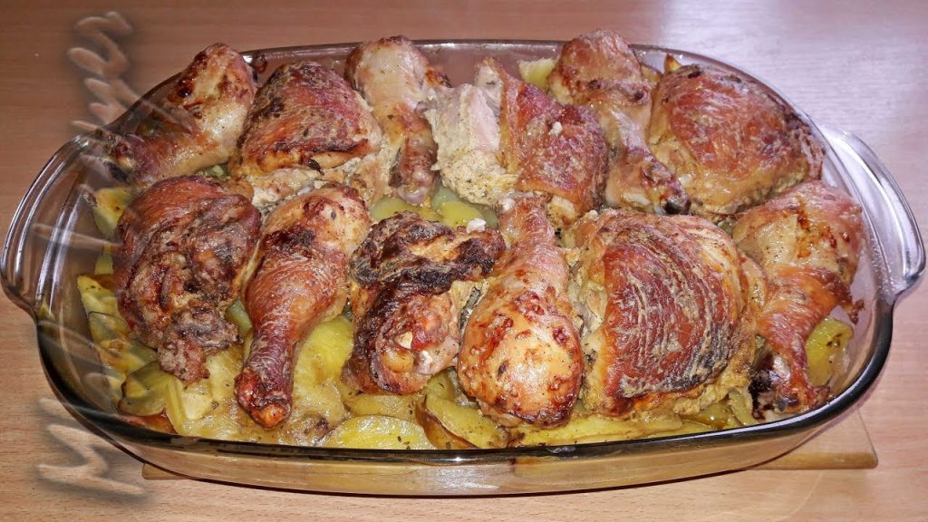 Курка з картоплею в духовці — 5 найбільш смачних рецептів