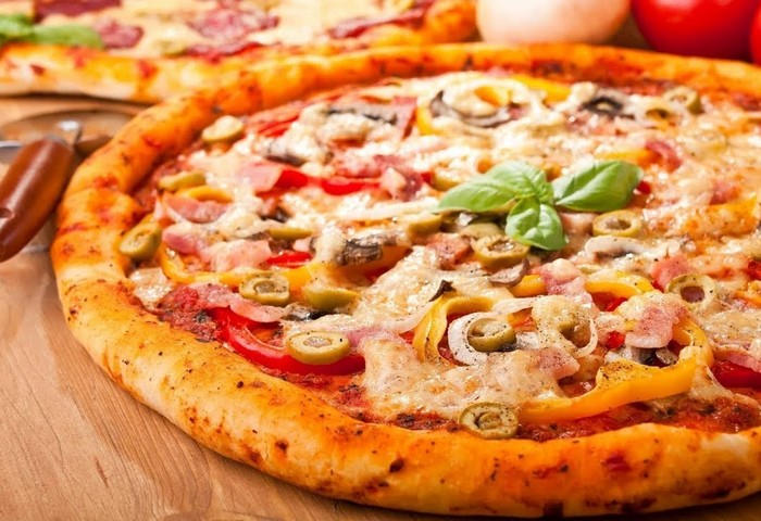 Міні піца за пять хвилин: швидко, смачно, універсально