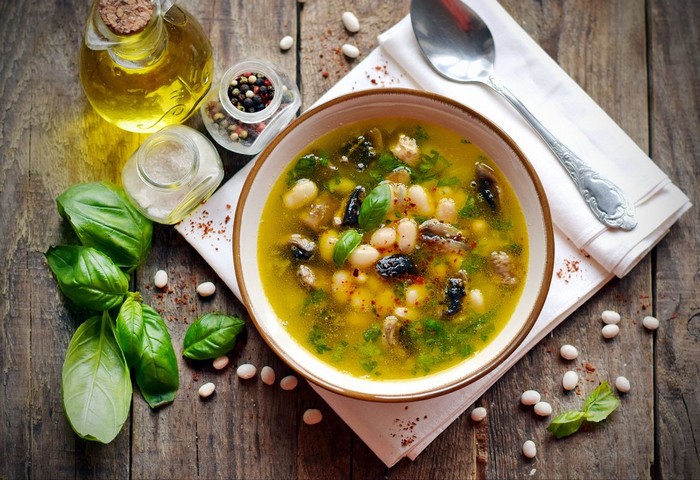 Пісний суп з квасолею і грибами: швидко, лего і ситно