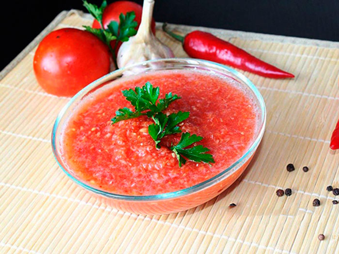 Рецепт хріновою закуски з помідор