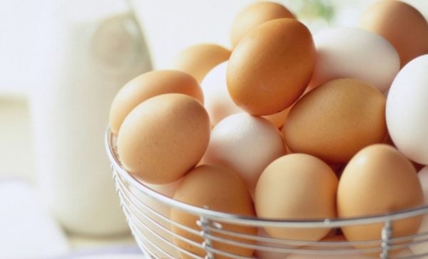 Скільки грам, в одному яйці за категоріями: без шкаралупи, вареному і сирому вигляді