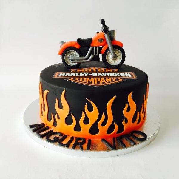 Що подарувати мотоциклістові на день народження: ТОП 30 ідей для гарячих хлопців