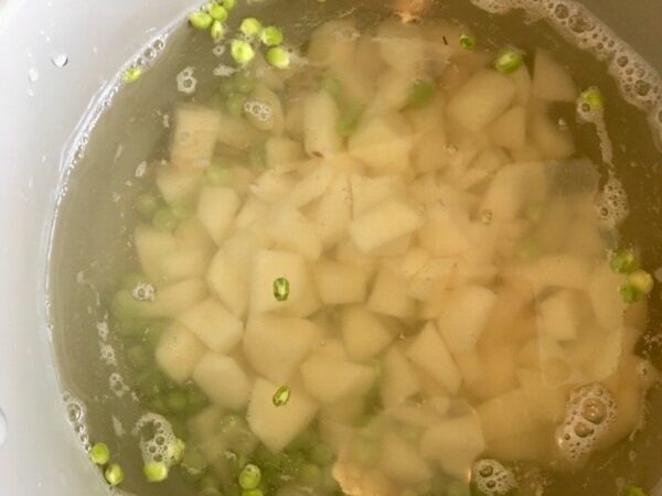Суп із зеленого горошку в мультиварці – дуже смачний рецепт
