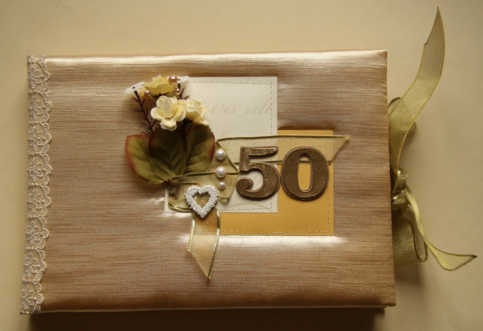 Як робити сюрприз і що подарувати жінці на 50 років — 53 подарунка для кращої