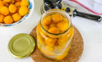 Компот з абрикосів на зиму без стерилізації 3 покрокових рецепта