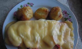 Куряче філе з сиром і помідорами в духовці по французьки — 5 рецептів