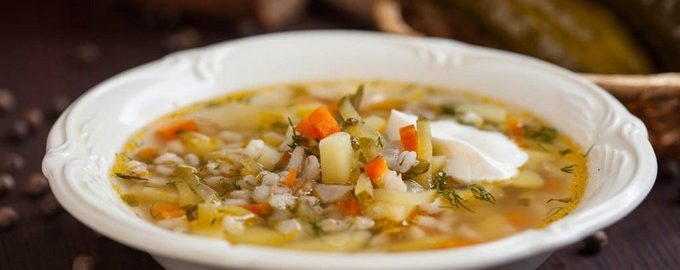 Розсольник з рисом і солоними огірками — 5 рецептів з фото покроково