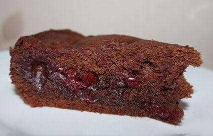 Шоколадний пиріг з вишнею в мультиварці   Рецепти для мультиварки