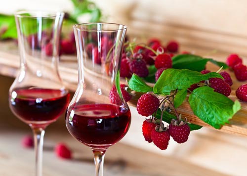 Простий рецепт домашнього вина з малини: фото, відео