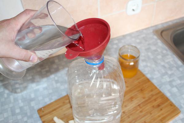 Як розбавити спирт водою, щоб вийшла горілка?