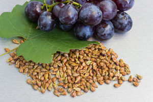 Можна їсти виноград з кісточками: користь і шкода