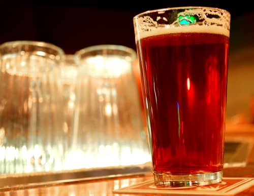 Відмінність пива за кольором — темне, світле, червоне, біле