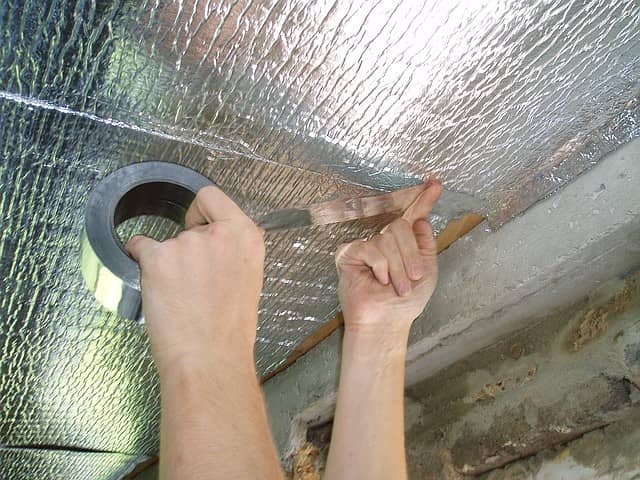 Якісна пароізоляція стелі лазні – один з найважливіших факторів для збереження тепла