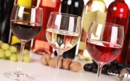 Вино підвищує або все таки знижує тиск?