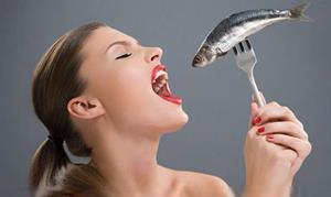 До чого сниться, що їси рибу: докладне тлумачення сну для чоловіків та жінок