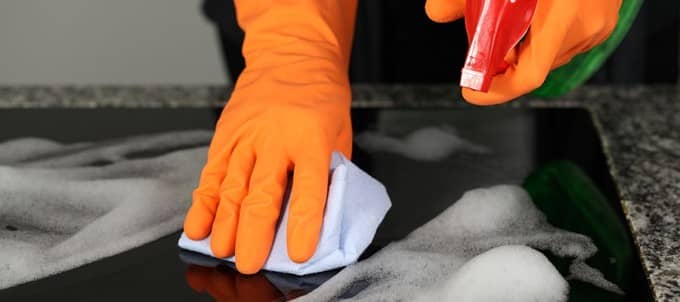 Як очистити плиту: методи, засоби для чищення (відео)
