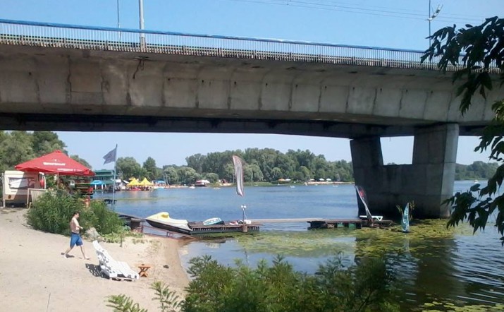 Навісний монтаж при будівництві мосту через Десенку в Києві