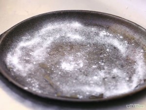 Як очистити чавунну сковороду: методи, засоби (відео)