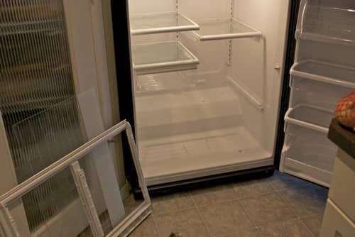 Як швидко і правильно розморозити холодильник