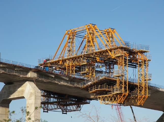 Навісне бетонування в будівництві мостів