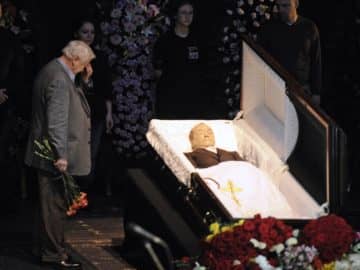 До чого сняться похорон незнайомої людини? ДО НЕПРИЄМНОСТЕЙ! Тлумачення сну з похоронами незнайомих людей