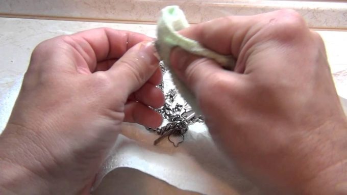 Як чистити срібний ланцюжок: засоби, способи, профілактика
