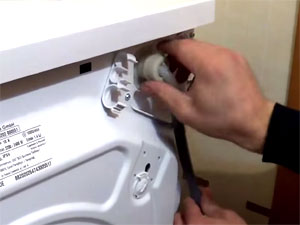 Як замінити підшипник на пральній машині Арістон своїми руками
