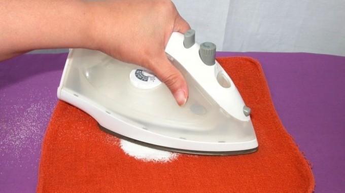 Як очистити підошву праски: методи, засоби чищення