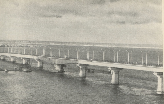 Спорудження мосту через річку Південний Буг у Миколаєві