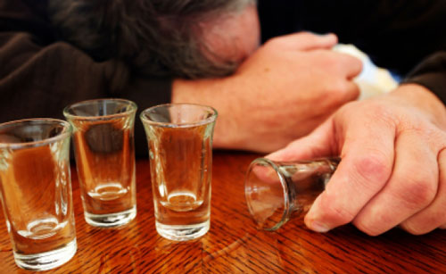 Отруєння алкоголем: що робити в домашніх умовах, перша допомога, симптоми, ознаки, дії при алкогольній інтоксикації